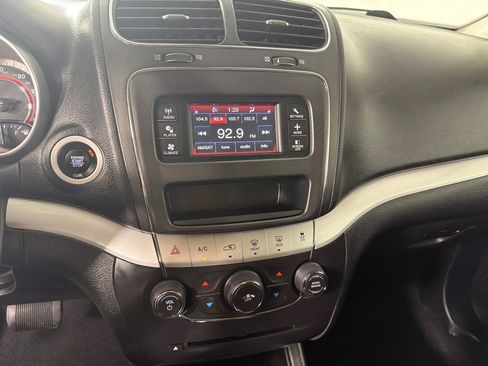 Used 2020 Dodge Journey SE w/ SE Popular Equipment Group image 14