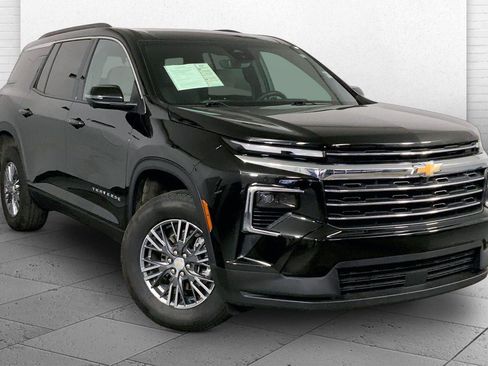 Used 2026 Chevrolet Traverse LT w/ Driver Confidence Package FWD image 1