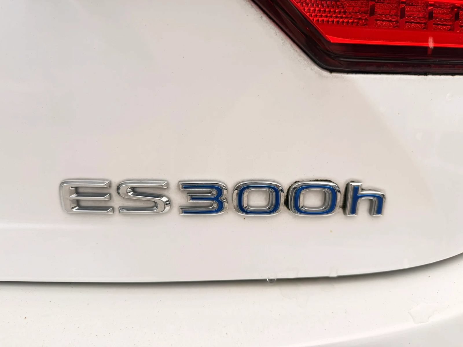 Used 2015 Lexus ES 300h w/ Navigation System Package FWD image 26