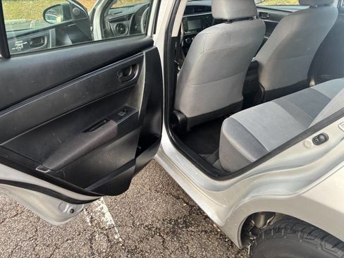 Used 2017 Toyota Corolla L image 17