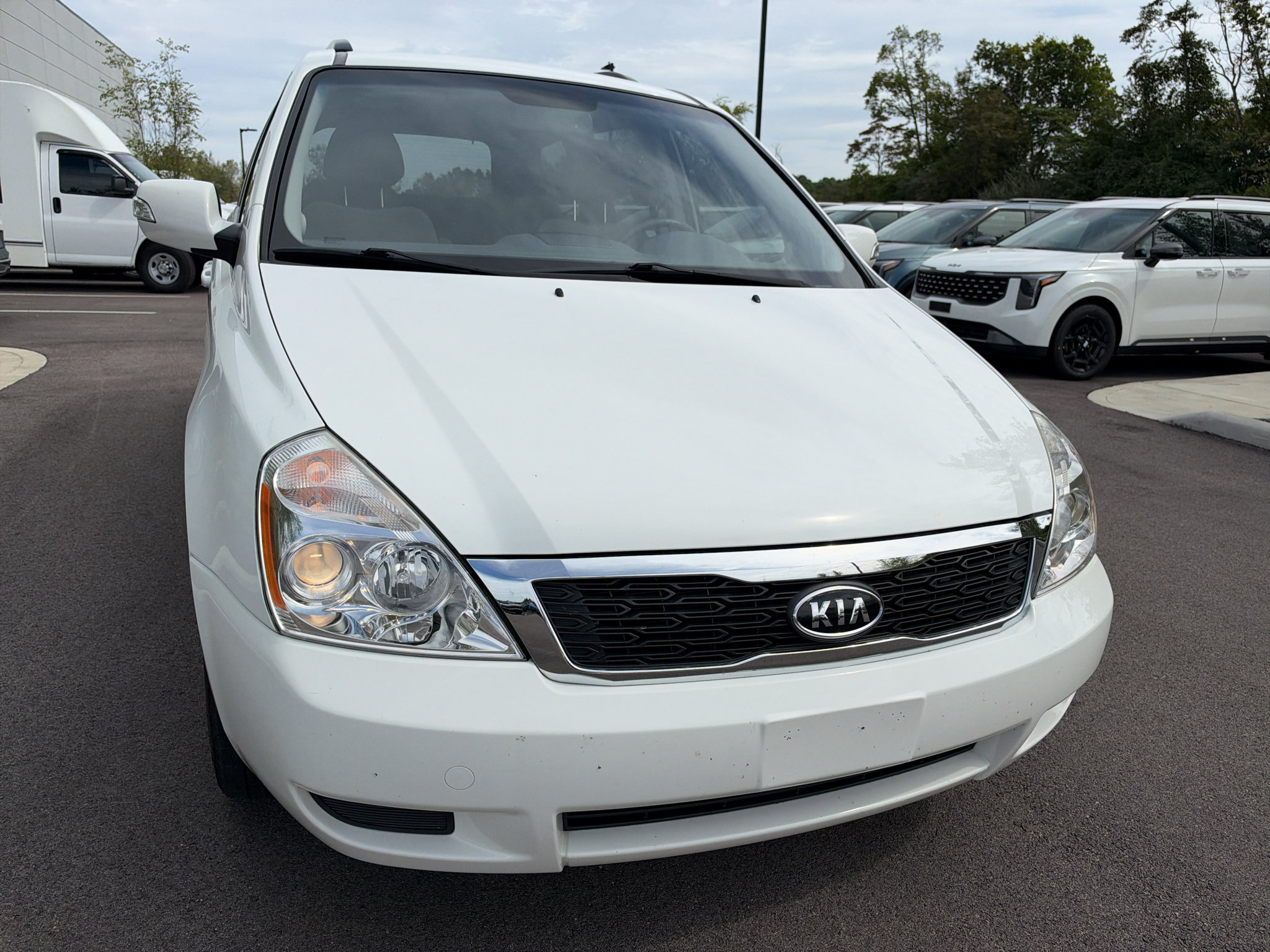 Used 2012 Kia Sedona LX w/ PWR Pkg FWD image 2