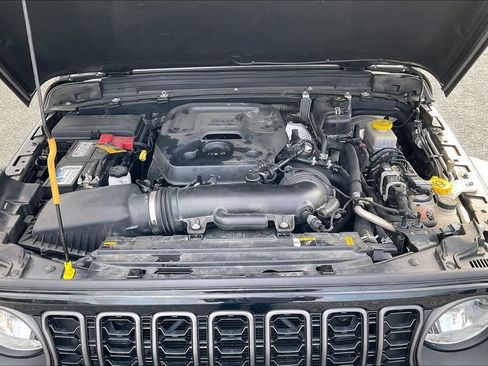 Used 2024 Jeep Wrangler Unlimited Sport AWD/4WD image 10