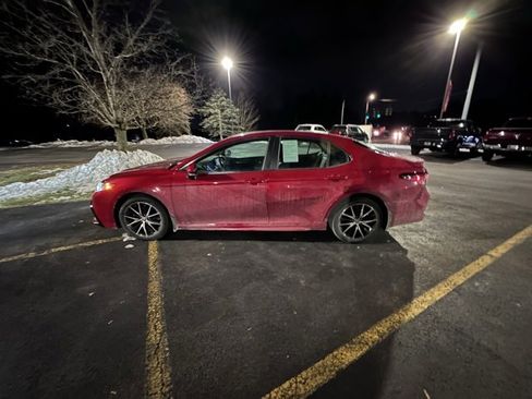 Used 2024 Toyota Camry SE image 6