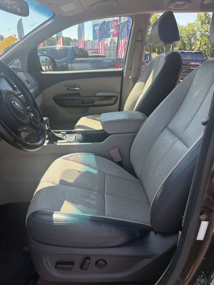 Used 2017 Kia Sedona EX FWD image 3