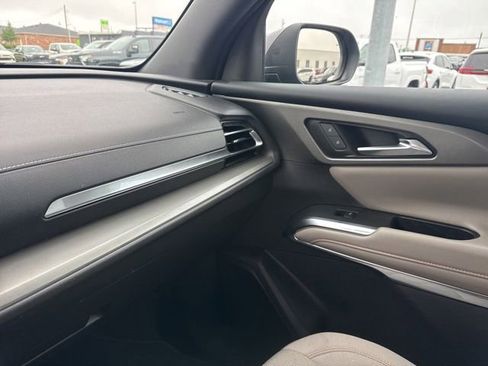 Used 2025 Chevrolet Traverse LT FWD image 25