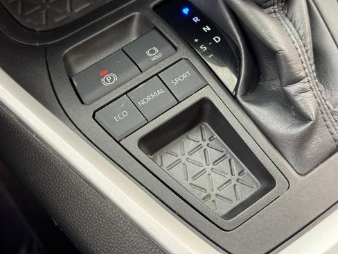 Used 2022 Toyota RAV4 XLE Premium image 28