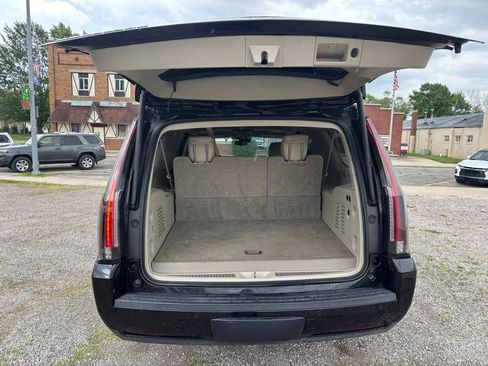 Used 2018 Cadillac Escalade ESV Luxury AWD/4WD image 15