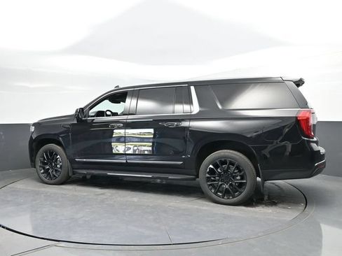 Used 2024 GMC Yukon XL SLT w/ SLT Luxury Package AWD/4WD image 9