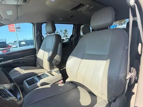 Used 2012 Chrysler Town & Country Touring w/ Entertainment Group #1 FWD image 8
