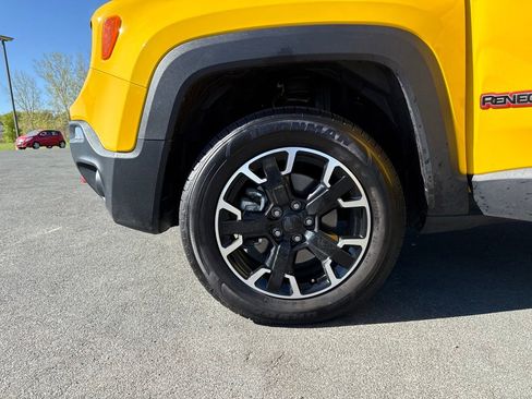 Used 2023 Jeep Renegade Trailhawk AWD/4WD image 32