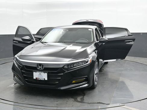 Used 2018 Honda Accord Touring image 40