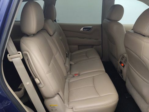 Used 2017 Nissan Pathfinder Platinum image 19