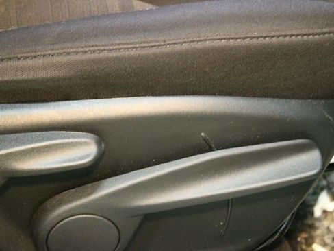 Used 2019 Jeep Cherokee Latitude w/ Cold Weather Group image 12