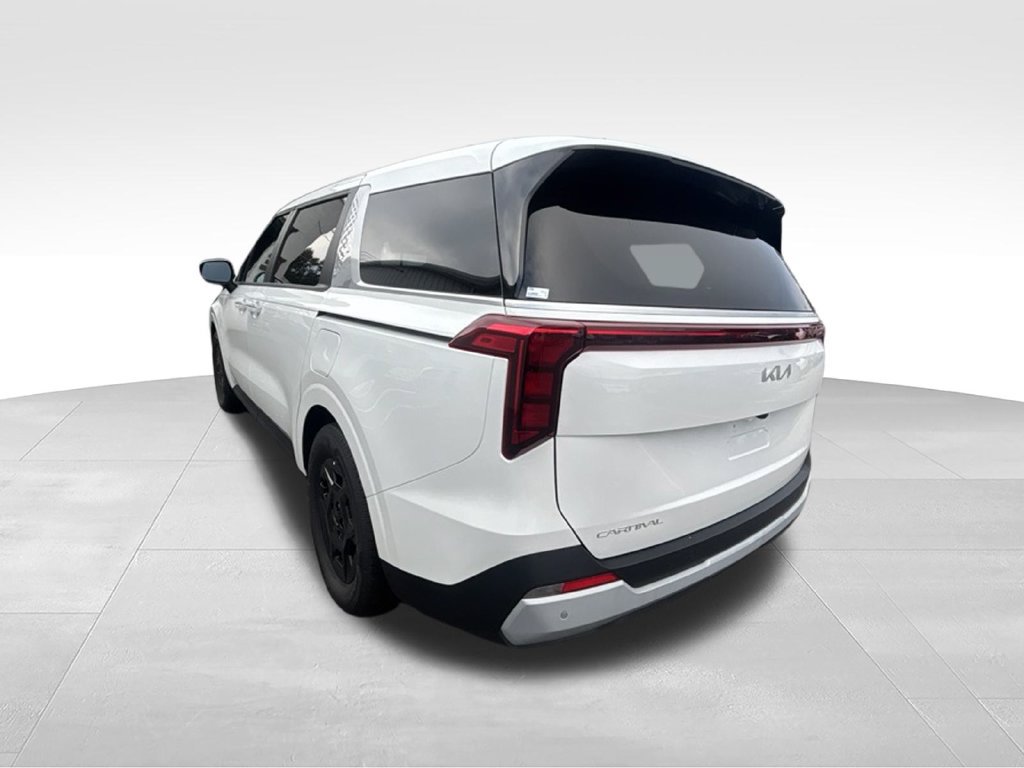 Certified 2026 Kia Carnival LX FWD image 3