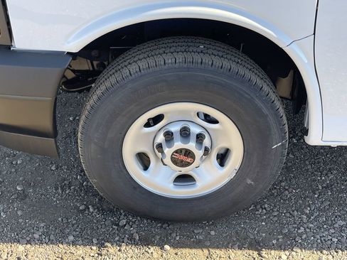 New 2025 GMC Savana 3500 LS image 32