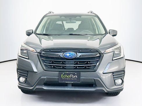 Used 2022 Subaru Forester Premium image 2