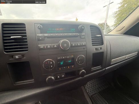 Used 2011 Chevrolet Silverado 2500 LT w/ Interior Plus Package RWD image 20