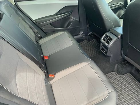 Used 2022 Volkswagen Taos SE w/ Panoramic Sunroof Package FWD image 25
