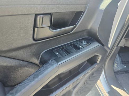 Used 2025 Toyota Tacoma SR5 AWD/4WD image 19