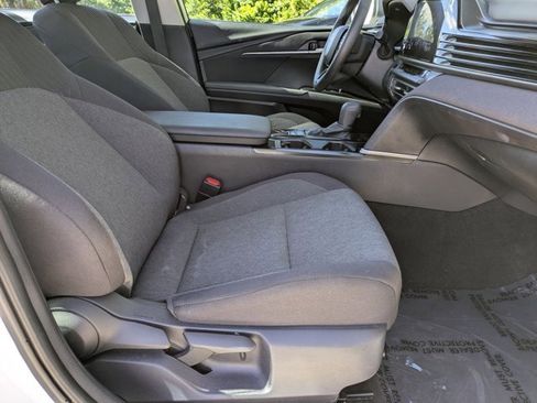 Used 2025 Toyota Camry LE image 31