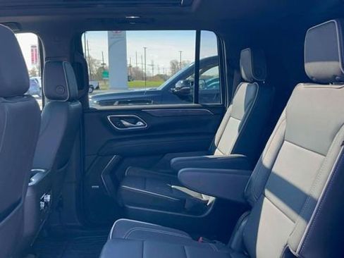 Used 2023 GMC Yukon XL SLT AWD/4WD image 27