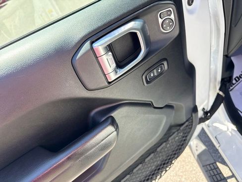 Used 2018 Jeep Wrangler Unlimited Sport S image 12