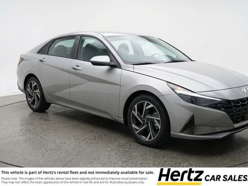 Used 2025 Hyundai Elantra SEL image 1