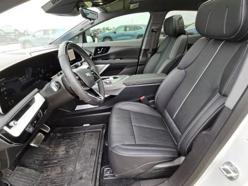 Used 2025 Cadillac Optiq Sport 2 AWD/4WD image 7