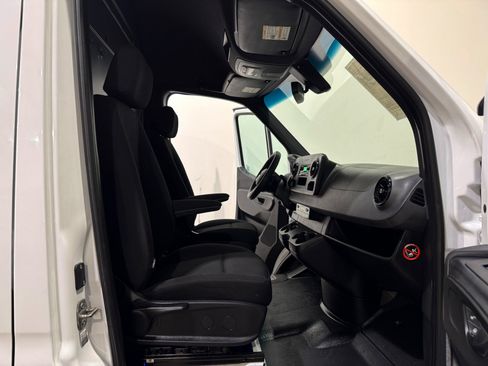Used 2021 Mercedes-Benz Sprinter 2500 image 16