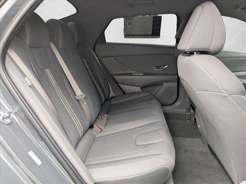 Used 2025 Hyundai Elantra Sport FWD image 17