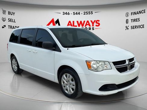 Used 2018 Dodge Grand Caravan SE w/ UConnect Hands-Free Group FWD image 3