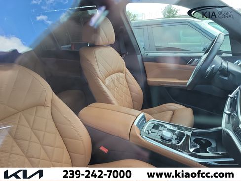 Used 2024 BMW X7 xDrive40i w/ M Sport Package image 10