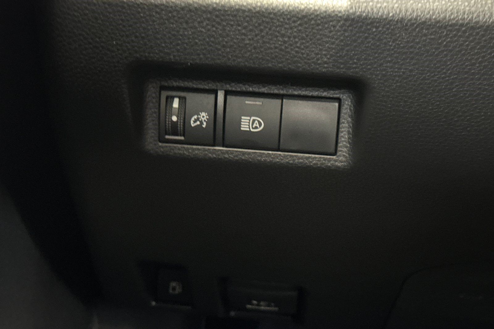 Used 2024 Toyota RAV4 LE AWD/4WD image 34