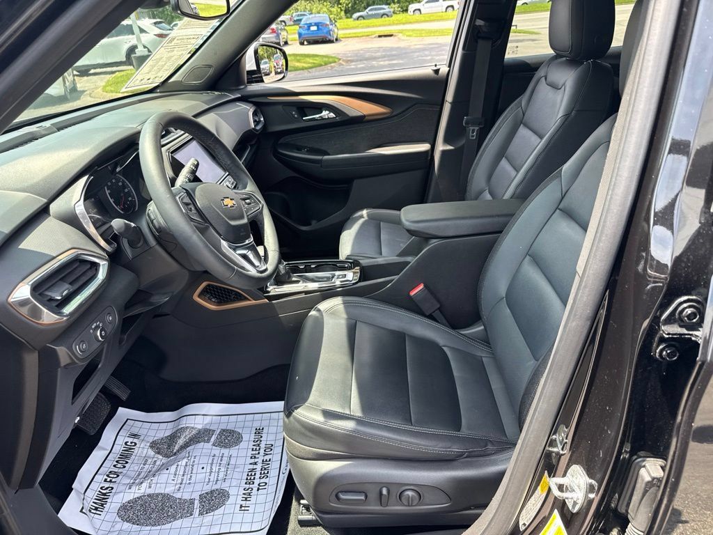 Used 2021 Chevrolet TrailBlazer ACTIV w/ Technology Package FWD image 10