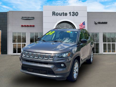 Used 2022 Jeep Compass Latitude AWD/4WD image 2