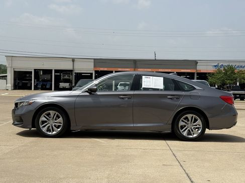 Used 2018 Honda Accord LX image 3