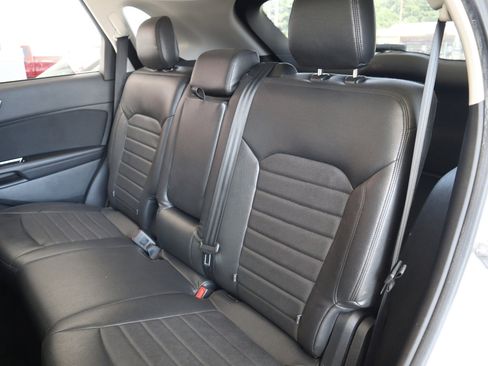 Used 2016 Ford Edge SEL image 22