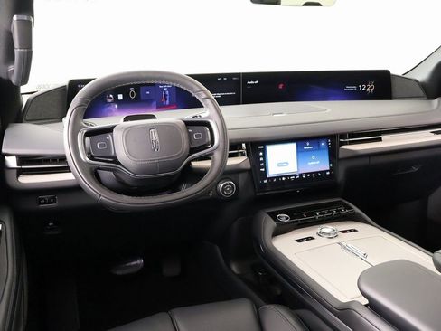 New 2025 Lincoln Navigator Reserve w/ Jet Appearance Package AWD/4WD image 2