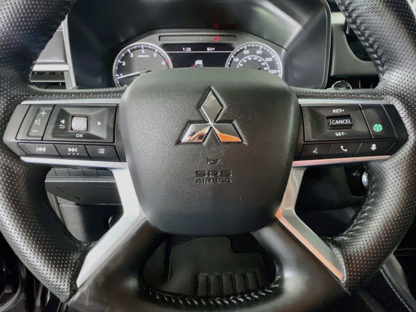 Used 2025 Mitsubishi Outlander SE AWD/4WD image 14