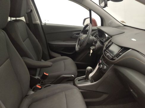 Used 2017 Chevrolet Trax LT w/ Sun & Sound Package AWD/4WD image 21