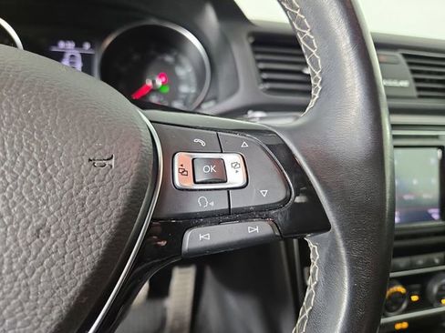 Used 2018 Volkswagen Passat 3.6 image 22