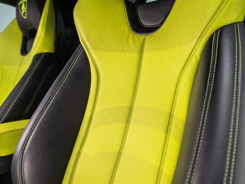 Used 2017 Lamborghini Huracan LP 610-4 AWD/4WD image 23