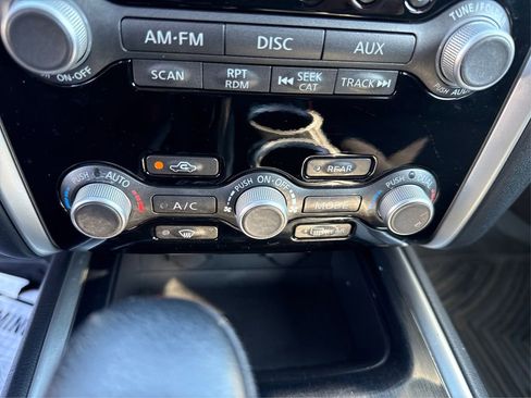 Used 2015 Nissan Pathfinder SV AWD/4WD image 31