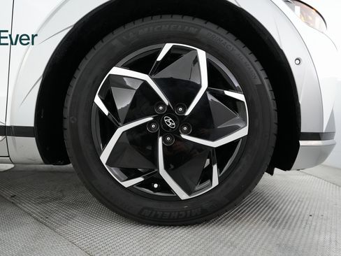 Used 2024 Hyundai Ioniq 5 Limited image 18