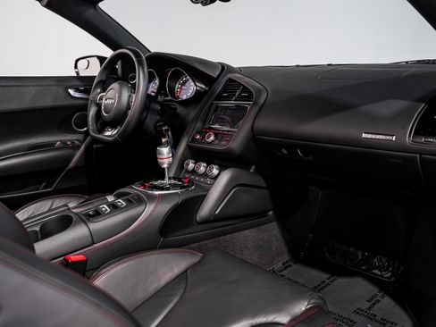 Used 2014 Audi R8 V8 w/ Full Leather Package image 26