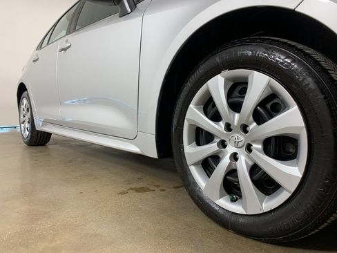 Used 2020 Toyota Corolla LE image 6