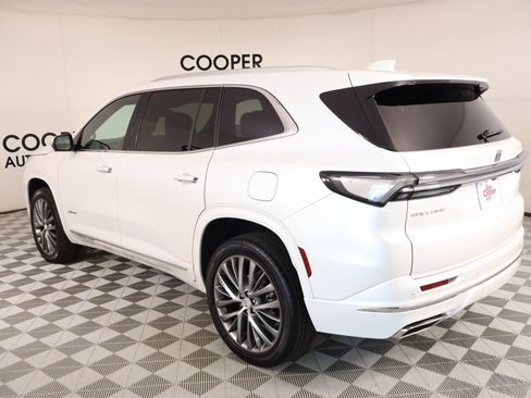 Used 2025 Buick Enclave Avenir FWD image 24