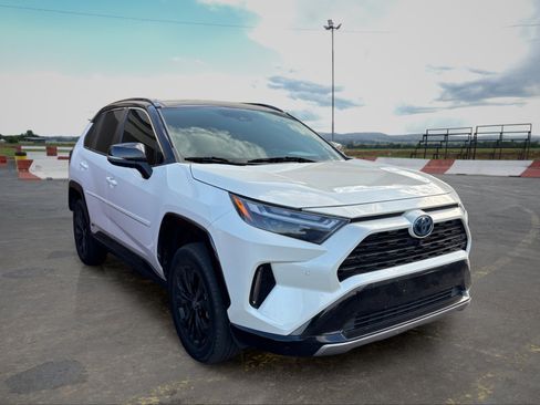 Used 2022 Toyota RAV4 XSE AWD/4WD image 2