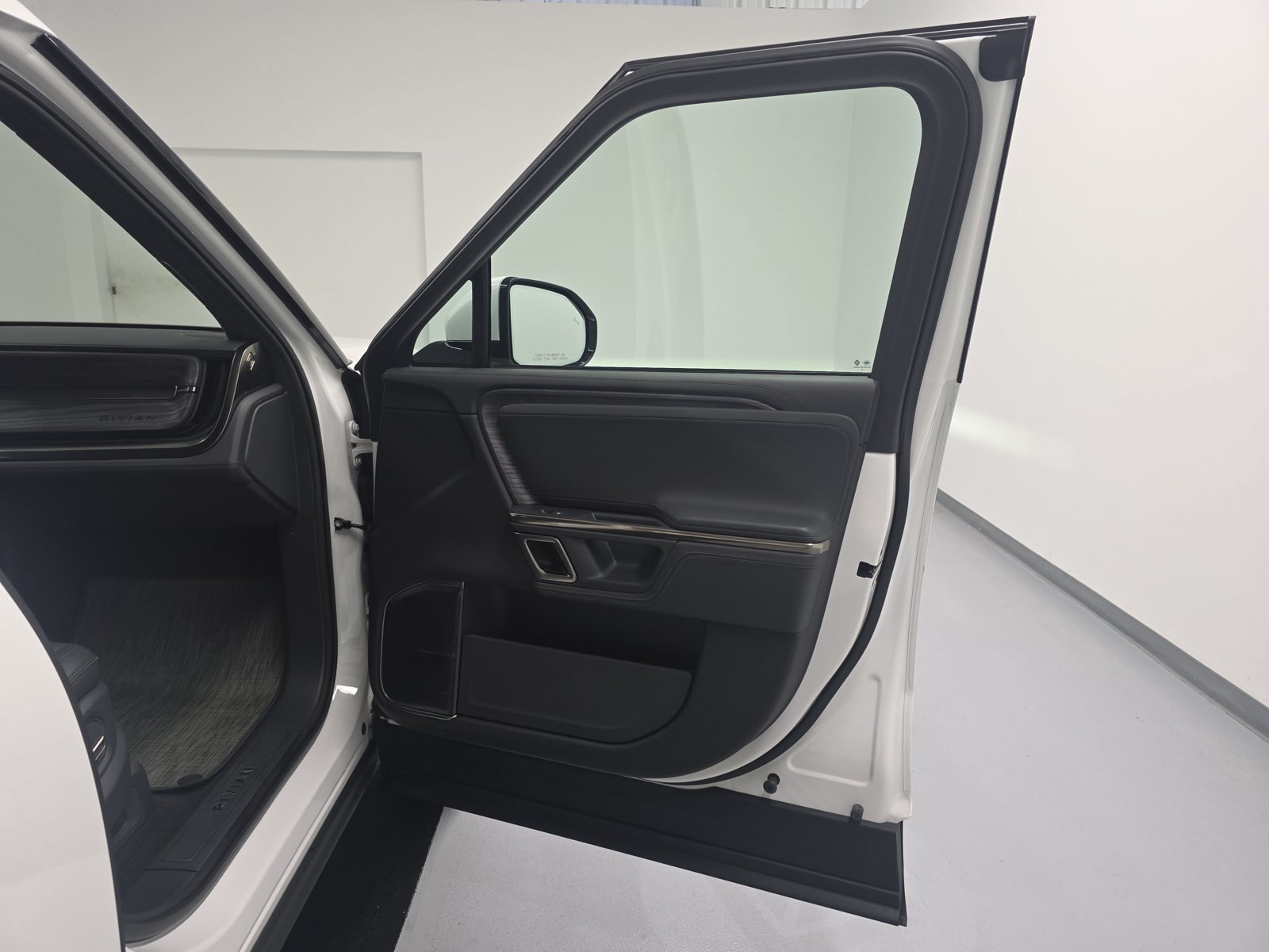 Used 2022 Rivian R1T Adventure AWD/4WD image 18