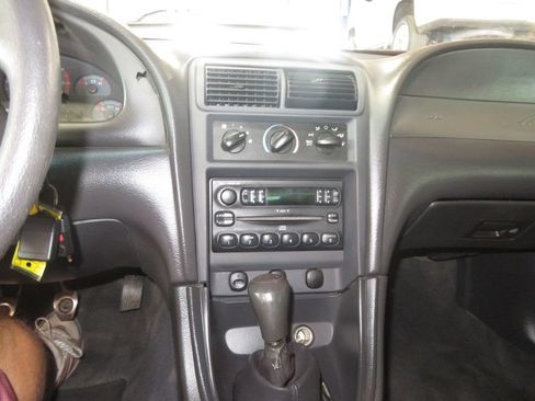 Used 2004 Ford Mustang Coupe RWD image 28